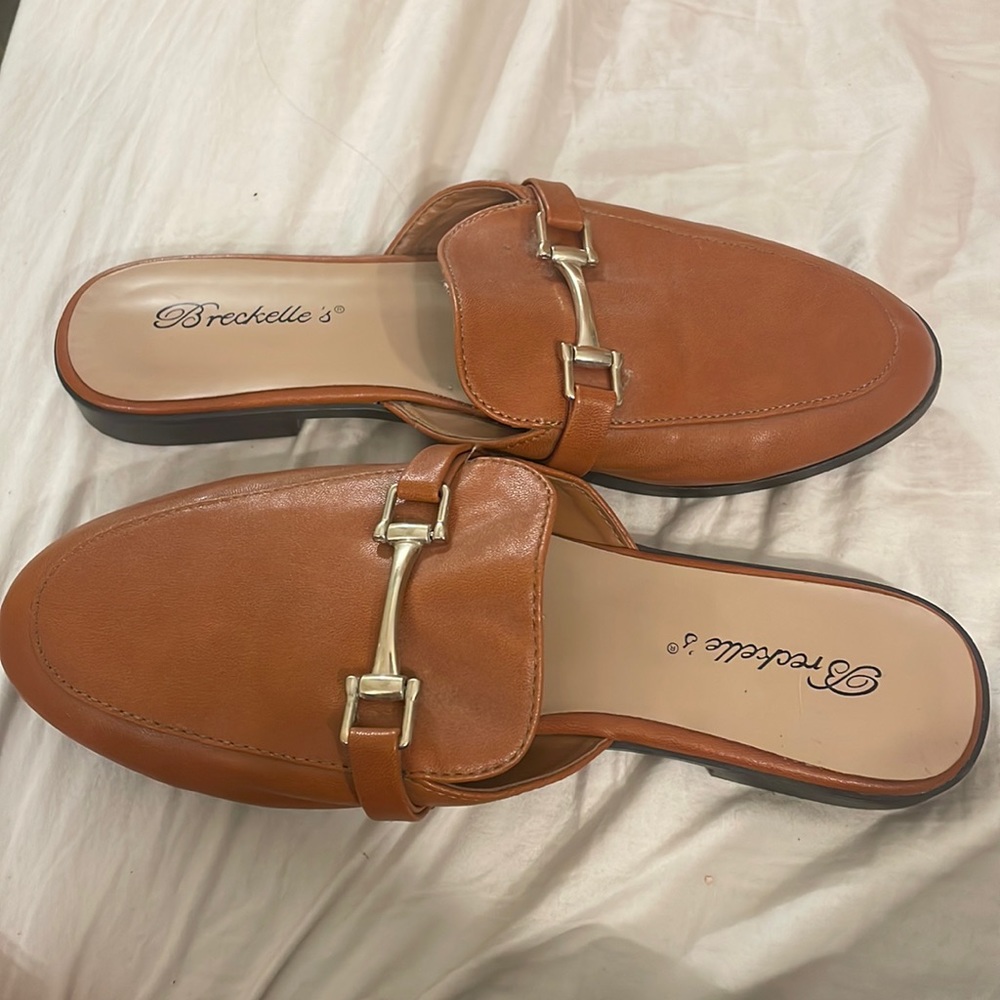 Brand new cognac loafers with gold detail